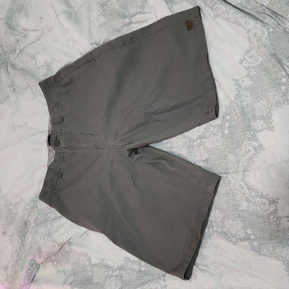 DC Shoe Co Grey Metal Emblem Logo Cargo Style Shorts Vintage Y2K
